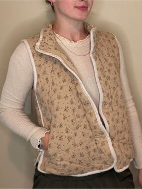 She and Sky Beige Floral Quilted Vest with White Trim